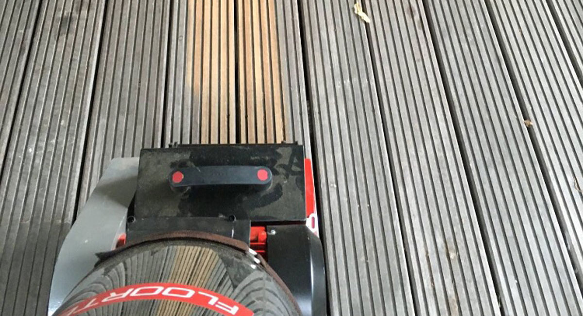 Holz-Terrassenreinigung mit dem Terrassenblitz vorher nachher, Bild 3